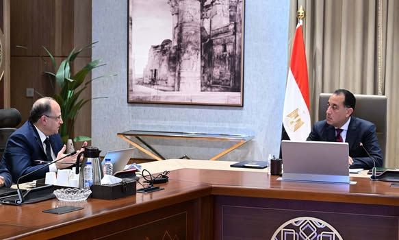 Prime Minister Dr. Mostafa Madbouly met with Dr. Ali El-Ghamrawy, Chairman of the Egyptian Drug Authority (EDA), to review key ongoing initiatives.
